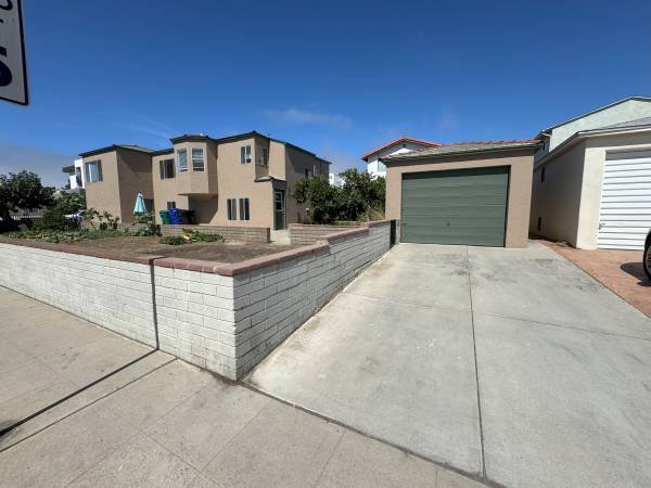 $5,900 / 4br - 2224ft2 - POINT LOMA HOME 4br-2.0 baths located on large corner lot (Point Loma)63663888131457121