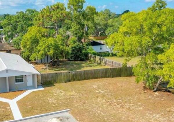 $1600.00 / 2br - 812ft2 - Spacious 2 Bedroom 1 Bath Apartment with Fenced Yard!63980539084931120