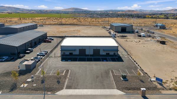 $10,000 / 8000ft2 - 4,000-8,000 SF of Industrial Warehouse with Office (Richland WA)
