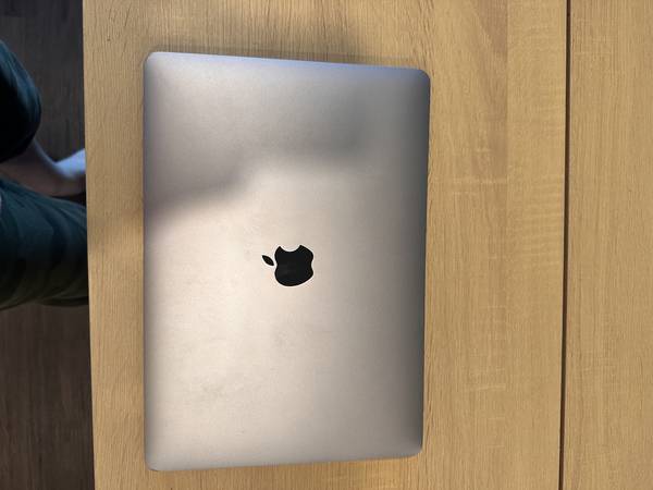 引き取り　MacBookAir2019 Amazon.co.jp: 【整備済み品】Apple MacBook Air Retina 2019(13