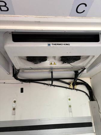 2023 Ford E350 12’ Refrigerated - Photo 9