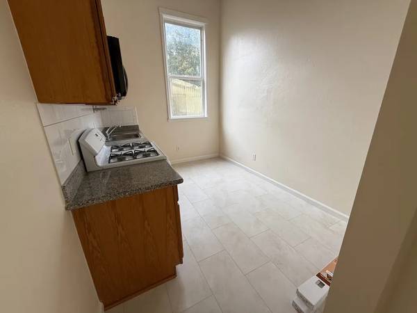 $1,600 / 1br - Spreckels Lake, Spacious w/ high ceiling 1BR/1BA Unit for rent. (San Francisco)63964932998147120