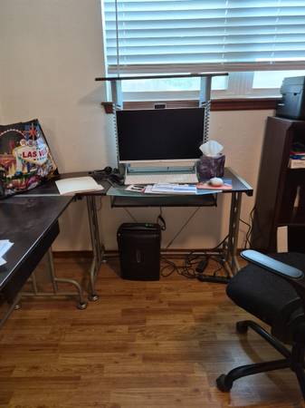 L-shaped desk 1