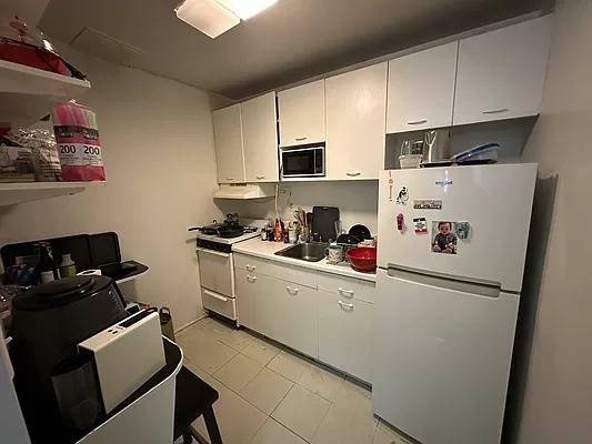$2,000 / 698ft2 - Upper East Side 6 Month Sublet: starting Oct. 1 (Upper East Side)63874742974465121