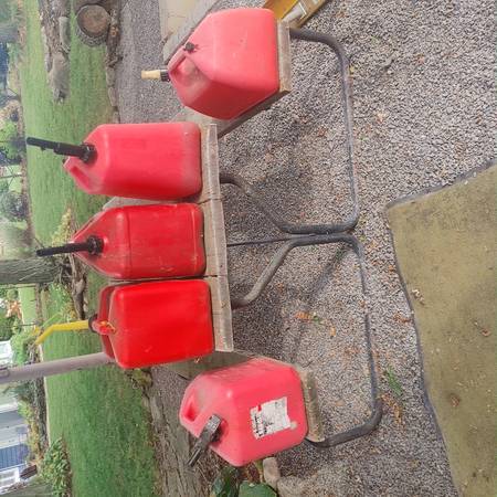 gas cans 1