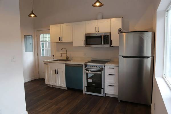 $1,300 / 1br - @@1 amplio dormitorio y 1 baño completo@@ (oakland este)63946670157059123