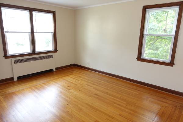 $980 / 1br - 750ft2 - **BEAUTIFUL** Hardwood Floors, Balcony, NON-SMOKING, Garage Available (Cincinnati)63974330295555123