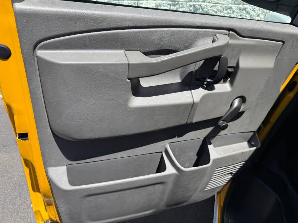 2017 GMC Single Rear Wheel - Photo 14