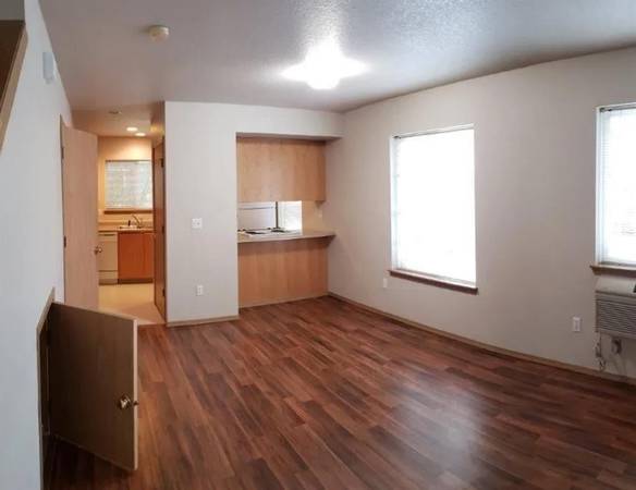 $1,550 / 2br - Senderos multiuso, suburbano, ¡ubicación ideal para familias! Recorra un apartamento de 2 habitaciones y 1.5 baños (Este de Portland)63820795526913122