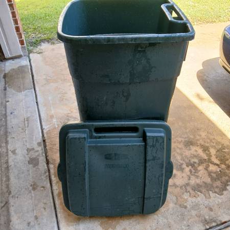 50 Gallon Trash Can with Wheels/Lid-CLEAN 1