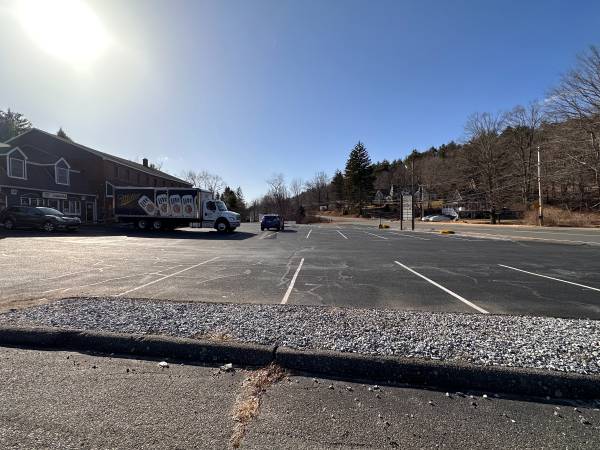 $1,750 / 1400ft2 - ******* Store Front Opportunity ******* (Hampden, MA)64017048700801121