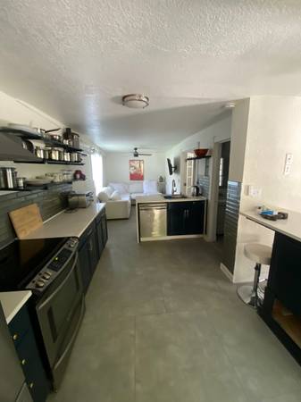 $2,000 / 1br - 800ft2 - Cabaña independiente en la fila de antigüedades, todo incluido. (Fila de antigüedades .downtown west palm beach)64051003884290122