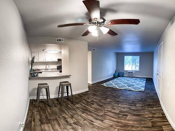 $1,285 / 2br - 785ft2 - Sophisticated 2 BR/1 BA with Heated Pool, Military Discounts (Holladay)63674227005699123