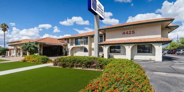 Large studio apartments, Flat screen TV 1
