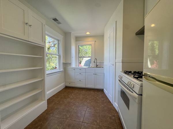 $2400.00 / 1br - 500ft2 - Ubicado en Lower Rockridge, a pasos de College y Telegraph!63824145556993123