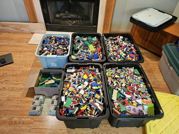 WTB Bulk Legos and Lego Sets 1