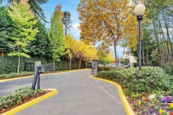 $2,200 / 2br - 1100ft2 - Prepare to be swept away by this spectacular view! Tour today! (Everett)63688531993219121