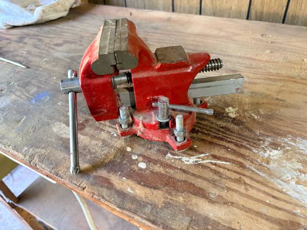 4” table vise 1