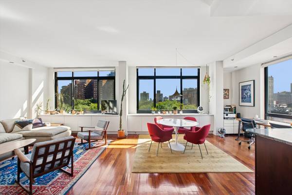 Its a LOFT, Its a Condo, It has a Private Roof Terrace!  It's a DEAL 1