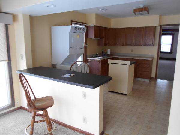 $1,050 / 2br - Nice 2 Bedroom Upstairs appartment for rent (Beloit)63846720405633123