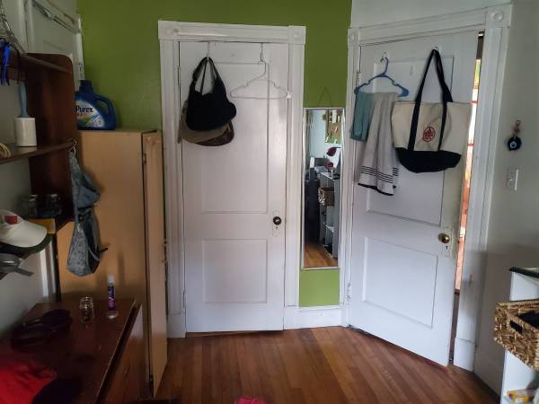 $1,100 / 3br - 108ft2 - Furnished bedroom available Dec 20th $1,100. All utilities included (Coolidge Corner, Brookline)64213543282562123