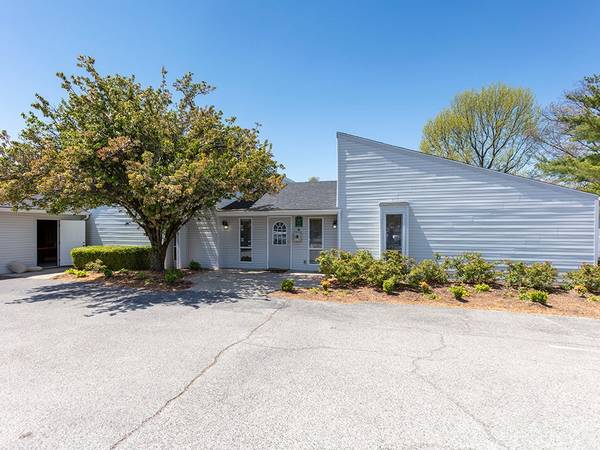 $880 / 2br - 816ft2 - Open kitchen floorplan with vaulted ceilings! Apply for your new home (1200 E Elmwood Dr, Terre Haute, IN)63675880794113122