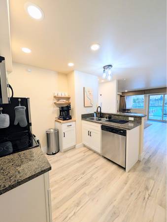 $1800.00 / 1br - 800ft2 - FOR RENT|Water View Condo | Fully Furnished |Prime Chelan Location | P63894342435842121