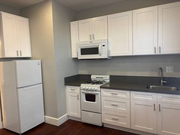 $1,300 Private Studio, UnFurnished, AC, Kitchen, In-unit W/D (San Diego)63866048176259122
