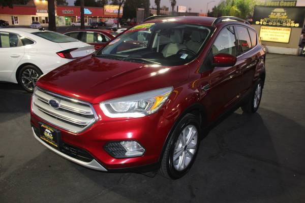2018 Ford Escape SEL photo 3