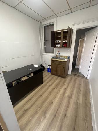 $1 / 500ft2 - $1,8oo STORE 4 RENT (Forest Ave, Ridgewood/Bushwick)63945499339138122