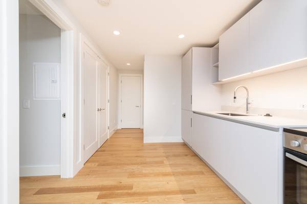 $2,700 / 1br - **SOMERVILLE-SPRING HILL-11/1/25 MOVE-IN; NO BROKER FEE, PARKING AVAIL (Spring Hill)63856337683715121
