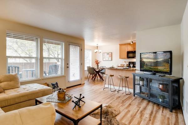 $1,800 / 2br - 961ft2 - Ideal Floorplan For Roommates - No Need To Share Your Space! (Clackamas, OR)63672512327937124