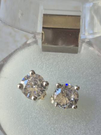 Diamond earings 1