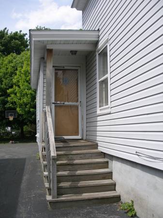 $1,500 / 4br - 105 W Cayuga St - 4 bed - 1 bath $1500/mo (west side)63982835025026121