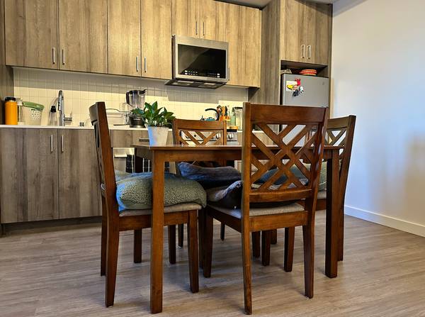 Studio To Share/ Estudio para compartir 1