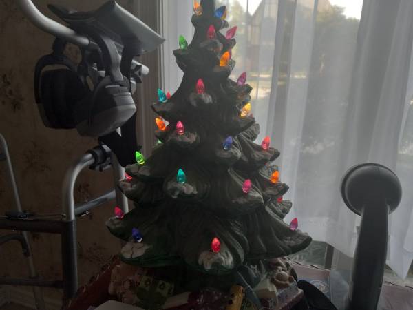 Ceramic Christmas tree with music box 1