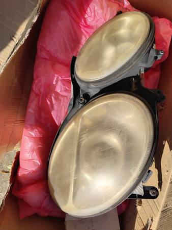 DRIVER SIDE HEADLIGHT ASSEMBLY FROM 2004 MERCEDES BENZ E320 1