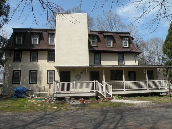 $1,150 / 1br - Custom features, Renovated!! (Aston)63754674047491121