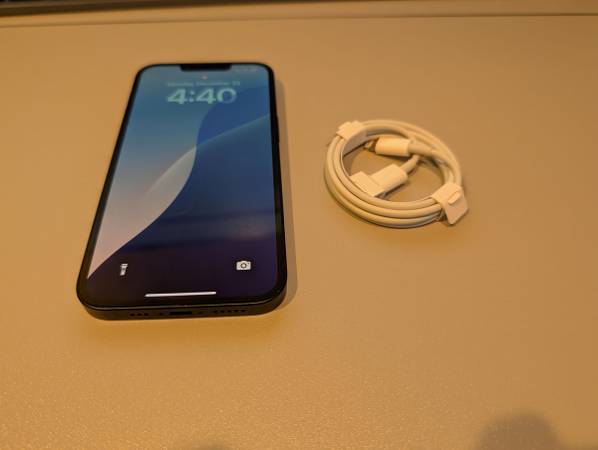 Unlocked iPhone 13 128GB Midnight, excellent condition 1