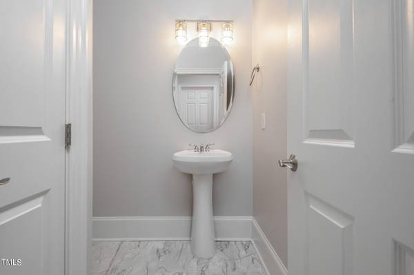 $1,426 / 1br - 760ft2 - Well-maintained 1-bedroom, 1.5-bath unit (Cary)63685979298691122