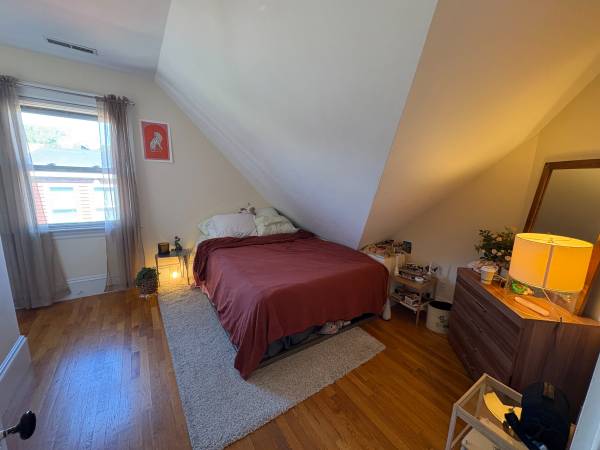 $900 / 1br - 1 bedroom cute Somerville Sublet, in large 2 story apartment - Union S (Somerville)63856336947585122