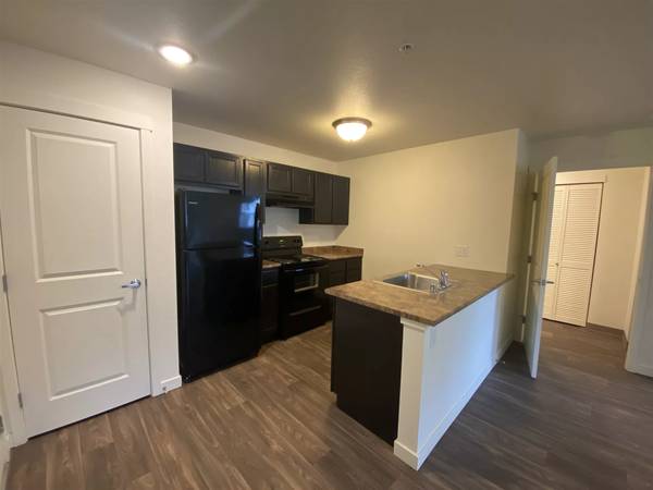 $1,275 / 1br - 599ft2 - Snuggle up with FIDO in our charming 1 bd, 1 ba! We're pet-friendly! (Vancouver)63956354690562122