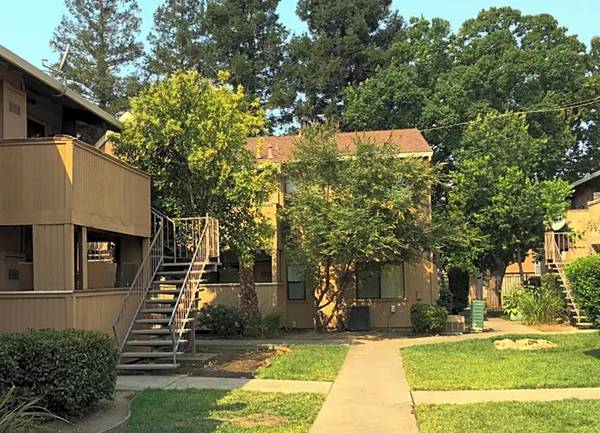 $1,599 / 2br - GET 1 MTH HALF OFF!! 2B in Secure Community + Patio, On-site parking (Sacramento)64043835709185123