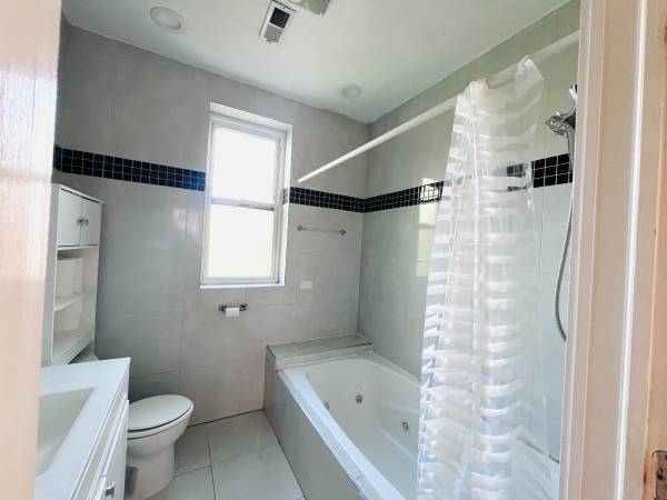 $2,800 / 3br - 1000ft2 - Spacious, sunny 3b/1b Logan Square apartment (Logan Square)64041641633025122