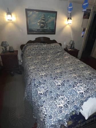 Bed Spread/comforter and Ruffle 1