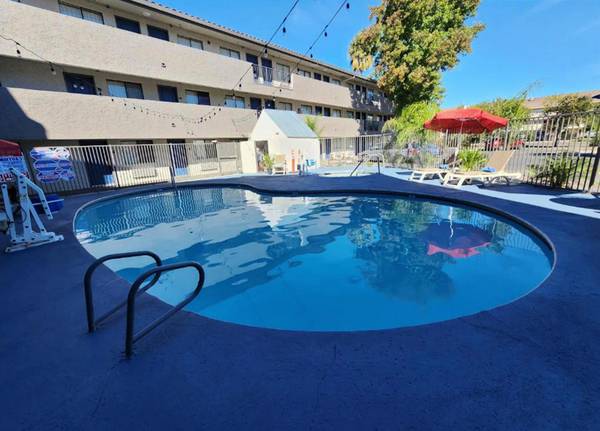 $399 / 1br - Free Cable, WiFi, Sparkling Pool, Parking - FLAT WEEK LONG RATE! (Natomas & Smf Airport)64043835862914122