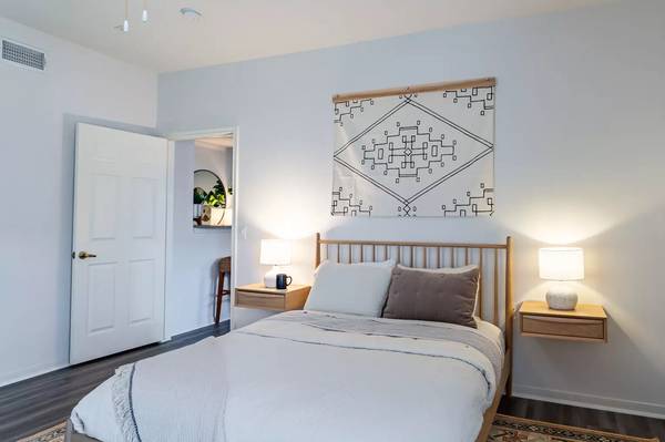 $1,355 / 2br - 1059ft2 - Breathtaking views and incredible amenities! 2 bed 2 bath 1059 sqft (Spring - Near The Woodlands Mall)63906679318658123