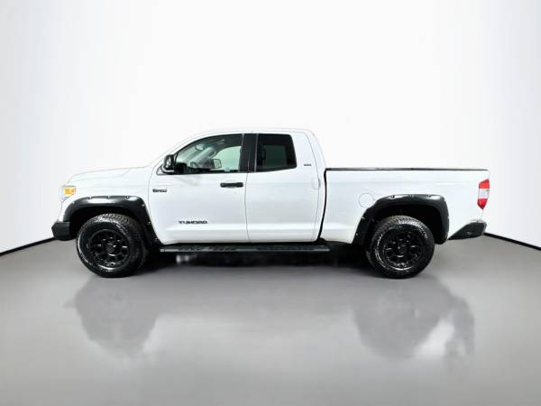 2015 Toyota Tundra 4WD Truck - Photo 2