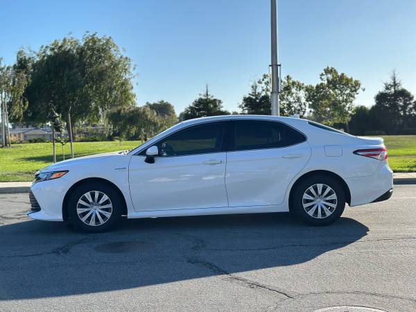 2020 Toyota Camry *Híbrido* *Título Limpio* con solo 36 mil millas. - $23,990 (Fremont / Union City / Newark)63487782410881121