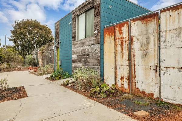 Live+Work 965 SF Creative Commercial Loft W/Parking Barrio Logan $2600 1
